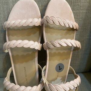 Gorgeous Twisted flat sandals NWT